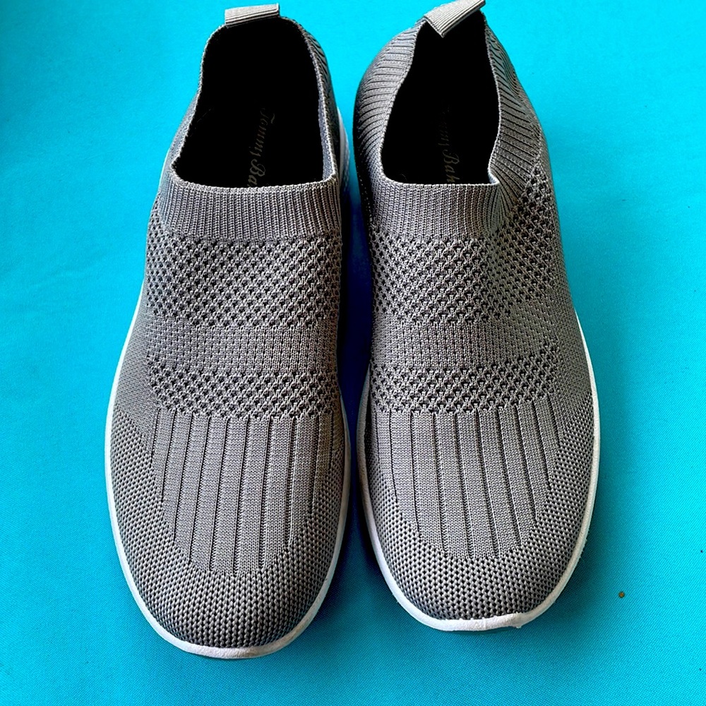 Women’s Tommy Bahama slip ons size 8.5